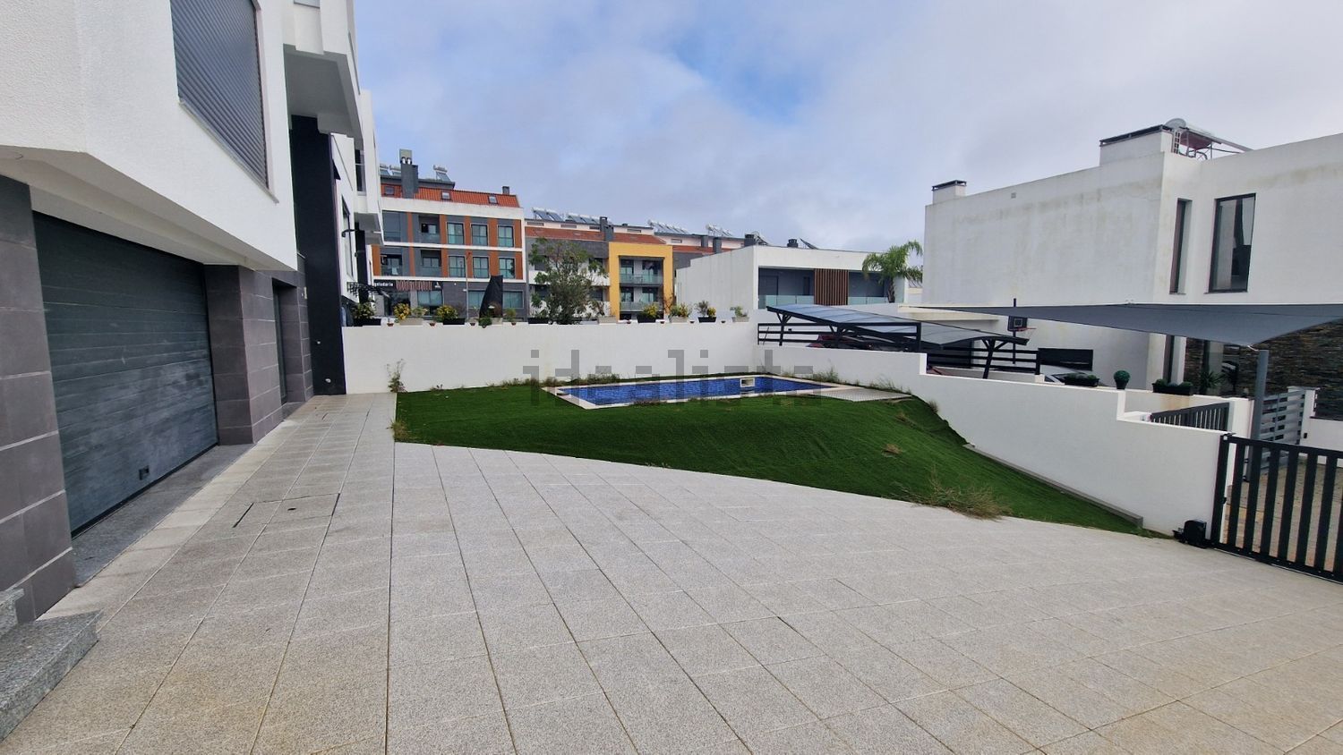 小楼房或独栋别墅出售在Rua Infante Dom Henrique, 79 - 花园