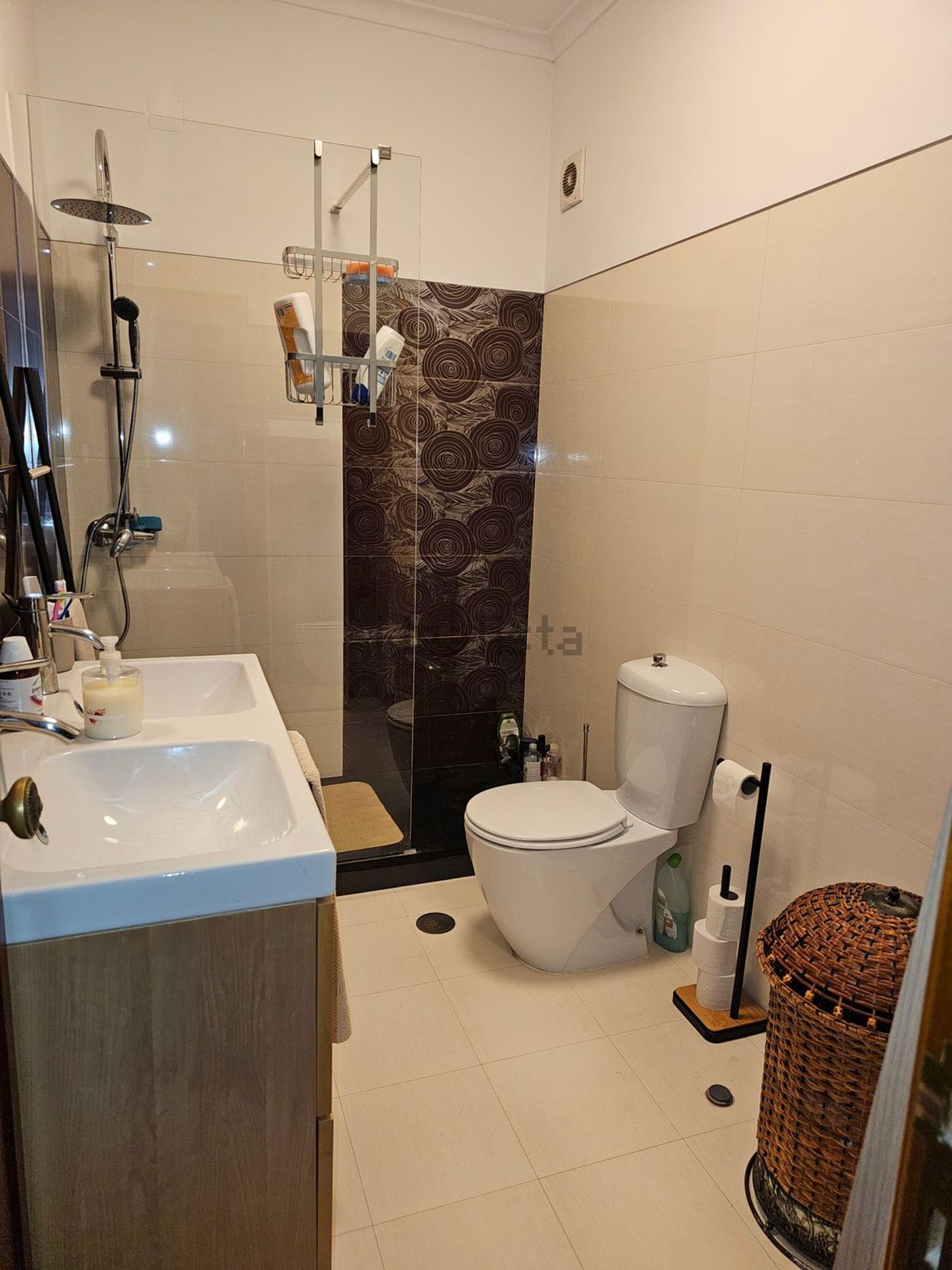 出租房间在Santa Iria de Azoia - São João da Talha - Bobadela - 卫生间