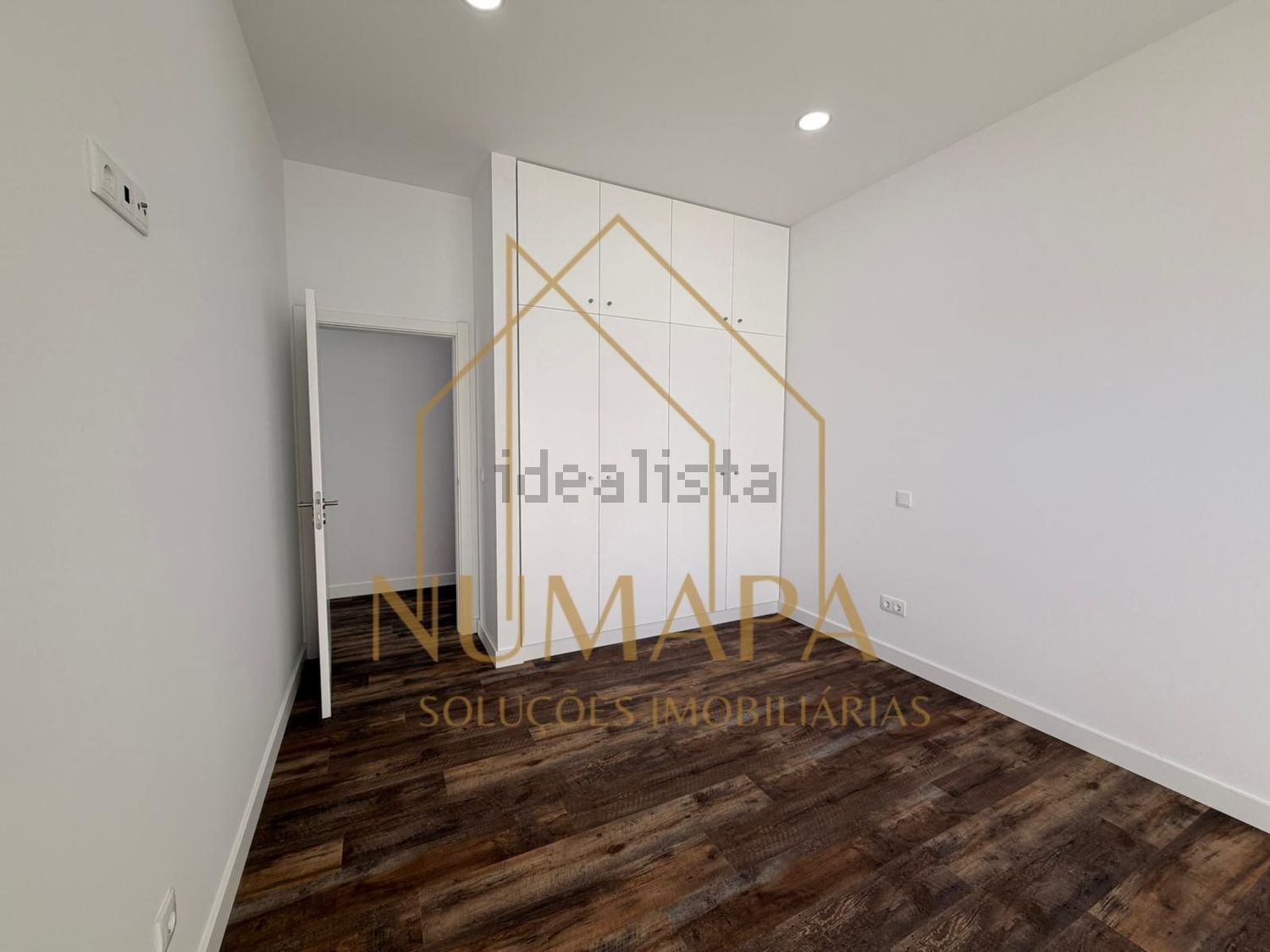 小楼房或独栋别墅出售在Rua Mário Sá - 居住