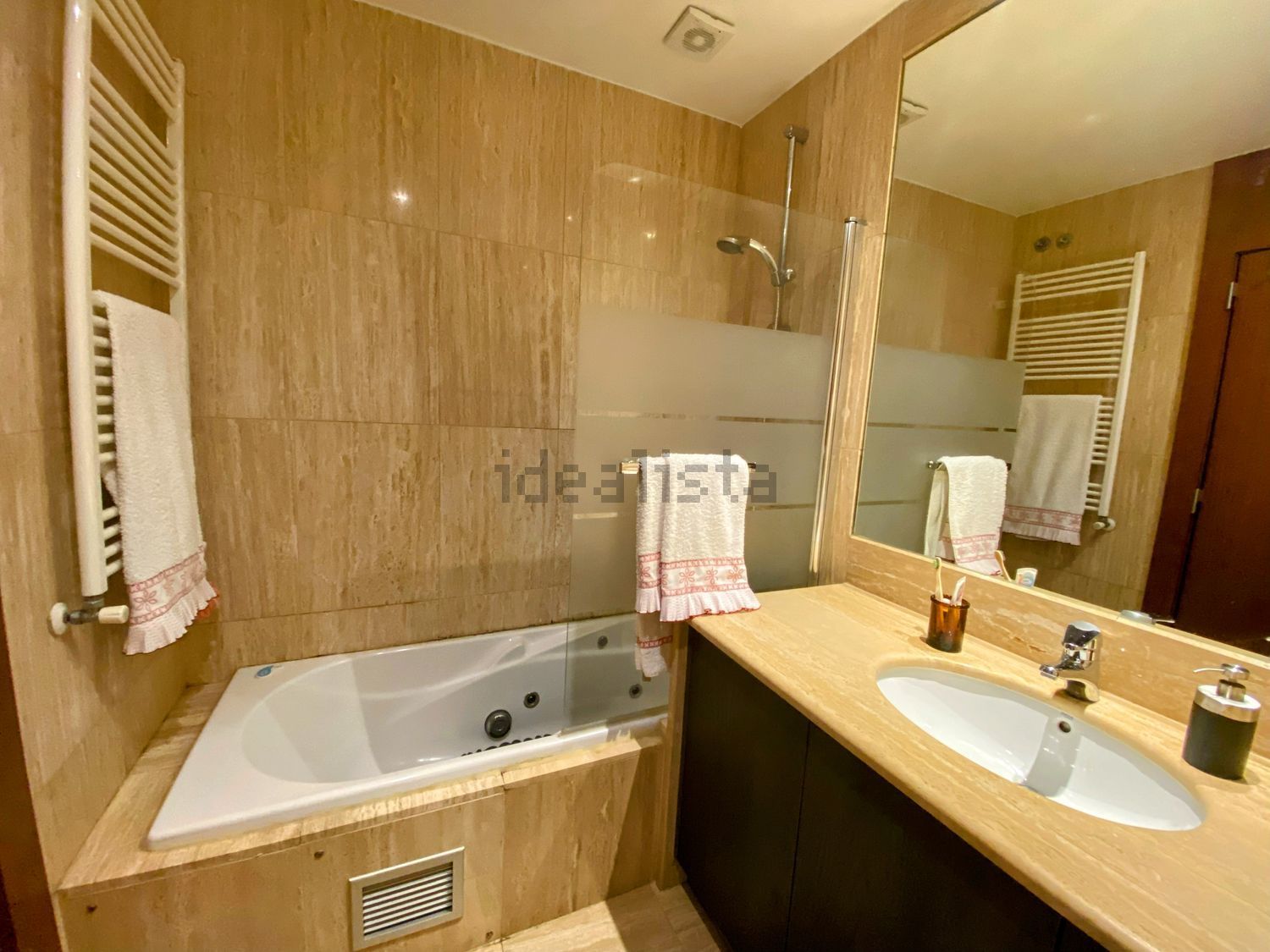 出租公寓 t2在Rua Melo Antunes, 4 - 卫生间