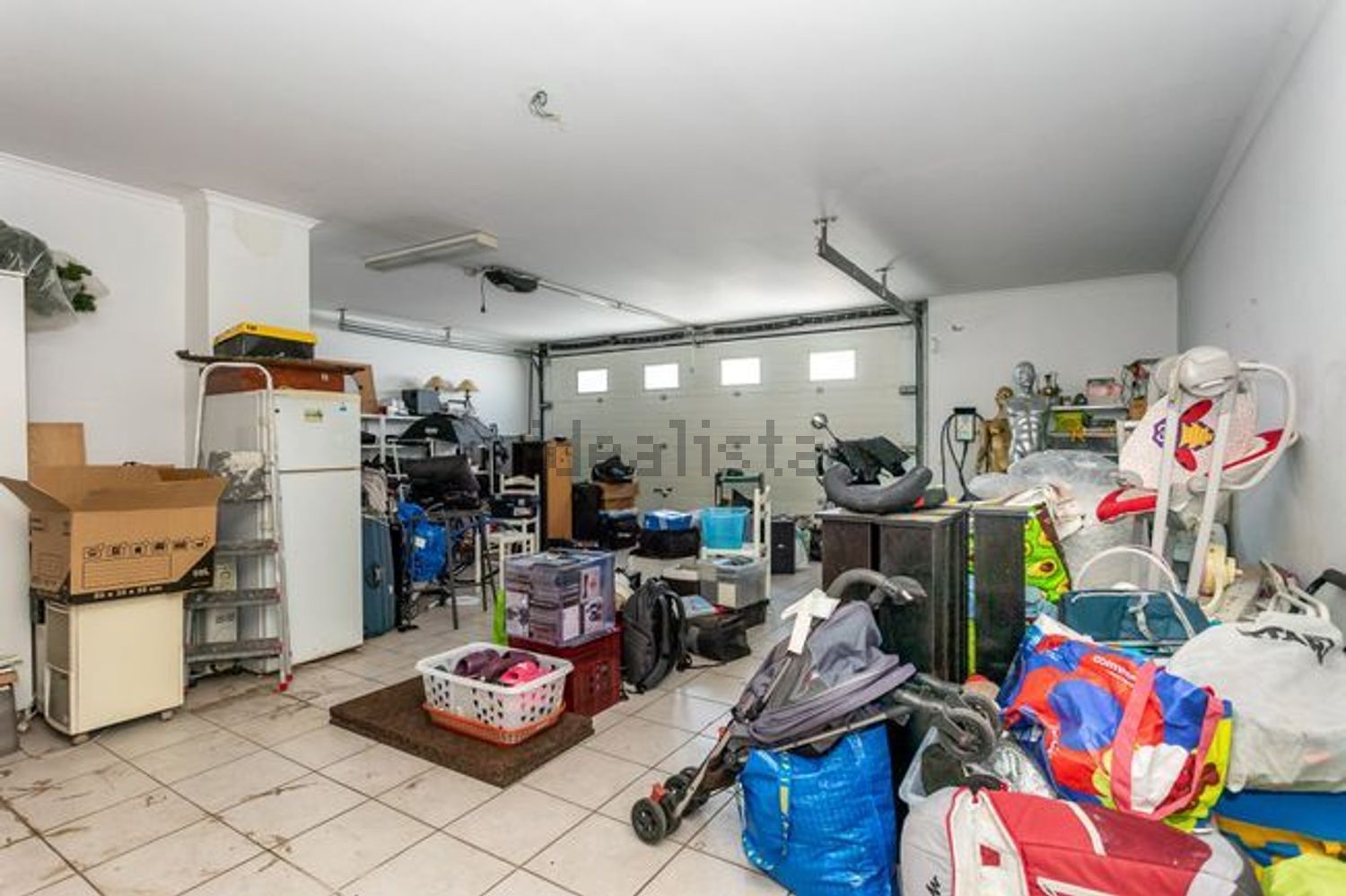 小楼房或独栋别墅出售在Rua Adão Manuel Ramos Barata - 停车位