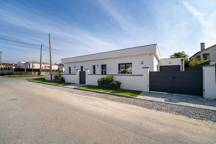 小楼房或独栋别墅出售在Rua José de Barros e Vasconcelos, 1257