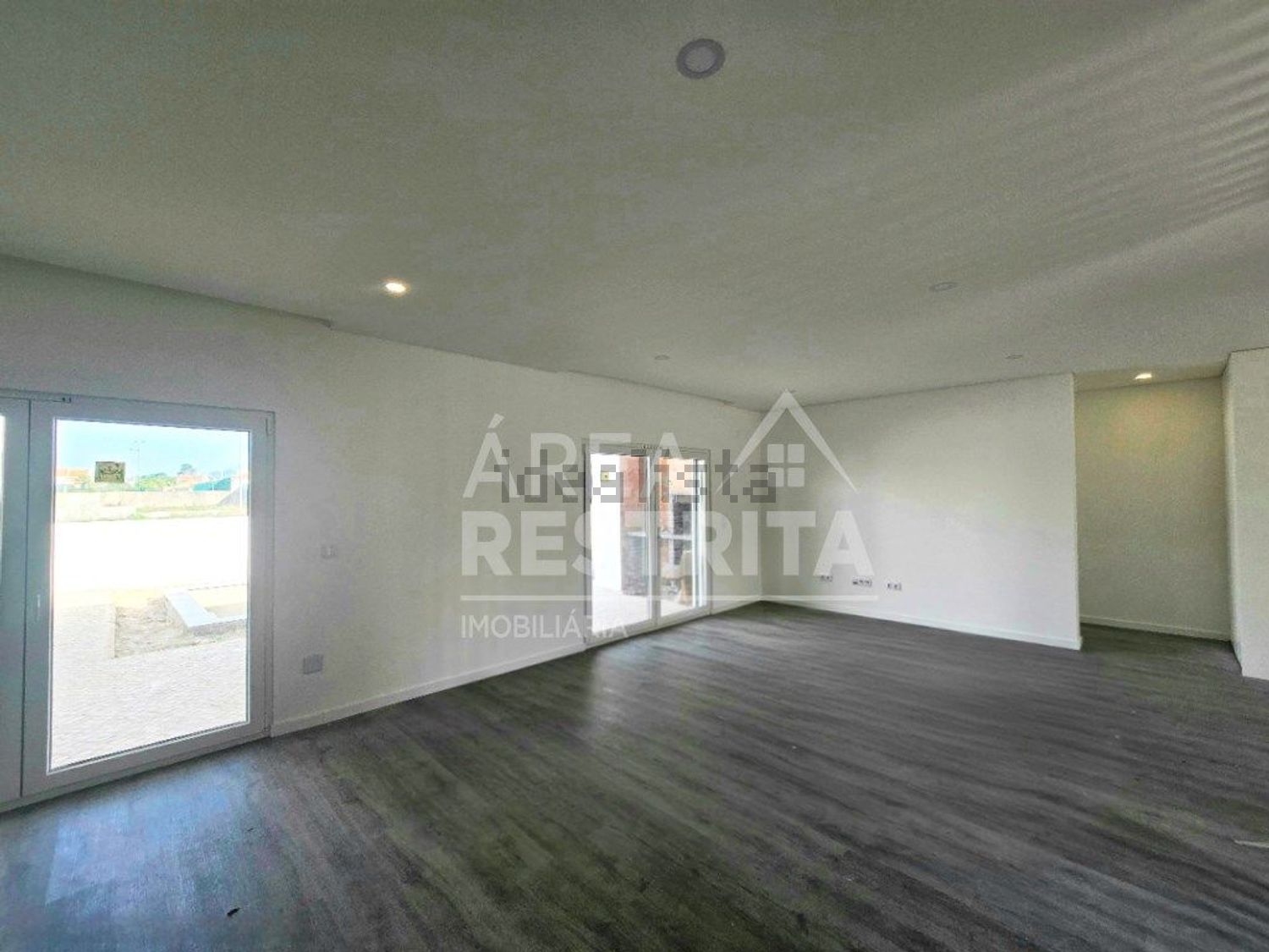 小楼房或独栋别墅出售在Rua Nova da Jardia - 客厅