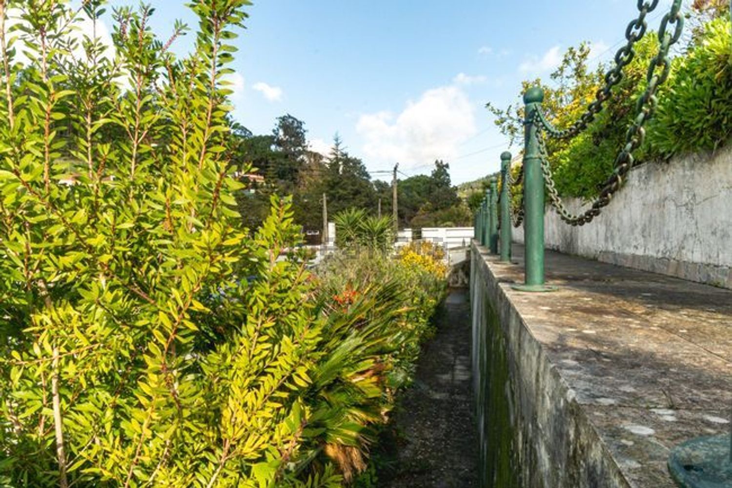 小楼房或独栋别墅出售在Travessa Linhas de Torres - 花园