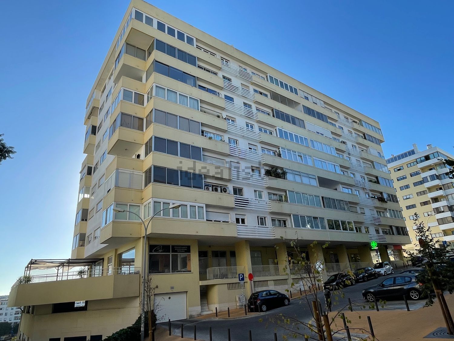 出租公寓 t2在Rua Alfredo Lopes Vilaverde, 15 - 外立面