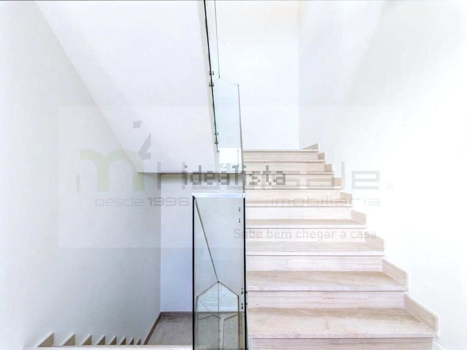 公寓 t4出售在Rua Almirante Gago Coutinho, 58 a - 详情