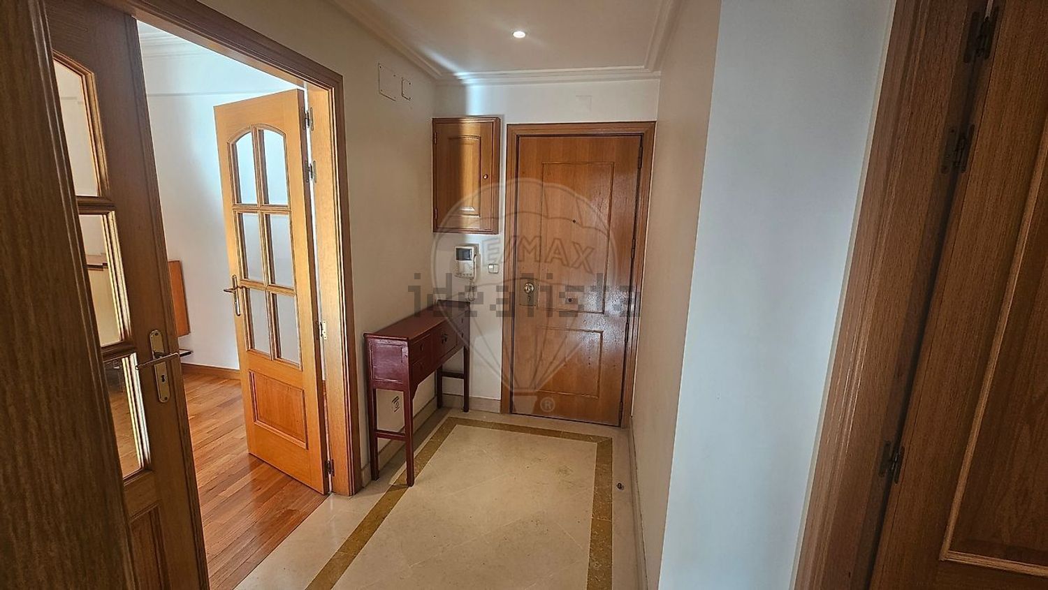 出租公寓 t2在Rua Poeta Bocage - 过道