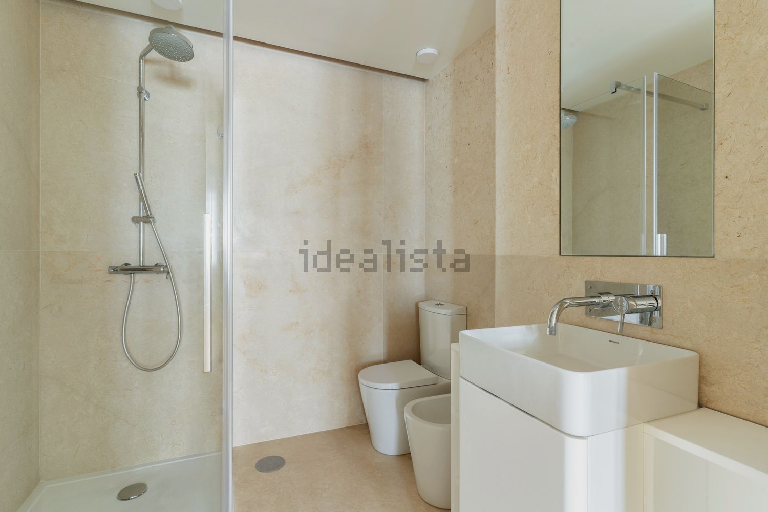 出租公寓 t2在Rua de São Bento, 19 - 卫生间