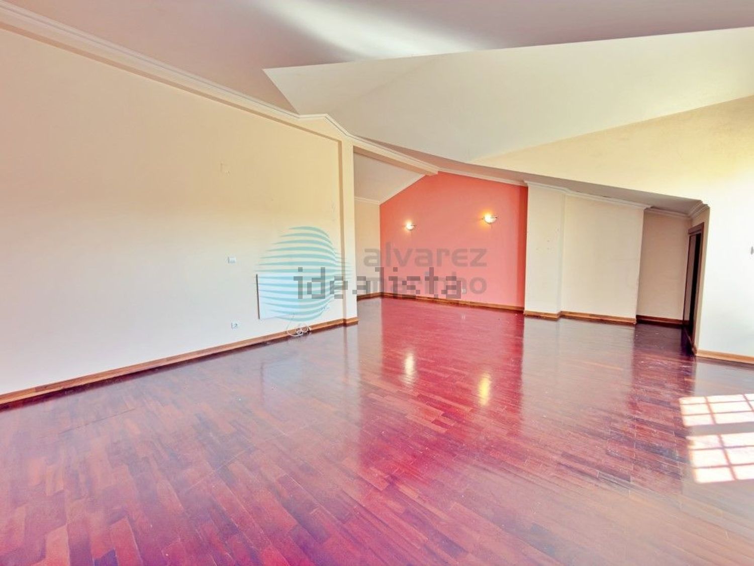 小楼房或独栋别墅出售在Rua 1° de Maio, 3 - 居住