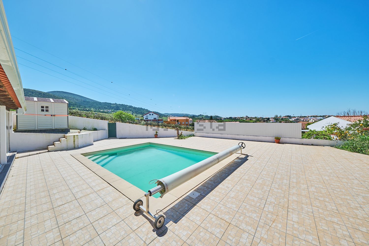 小楼房或独栋别墅出售在Rua da Bica - 游泳池