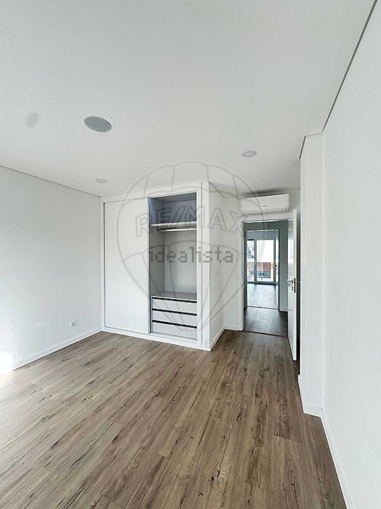 小楼房或独栋别墅出售在Alameda Miguel Torga - 居住