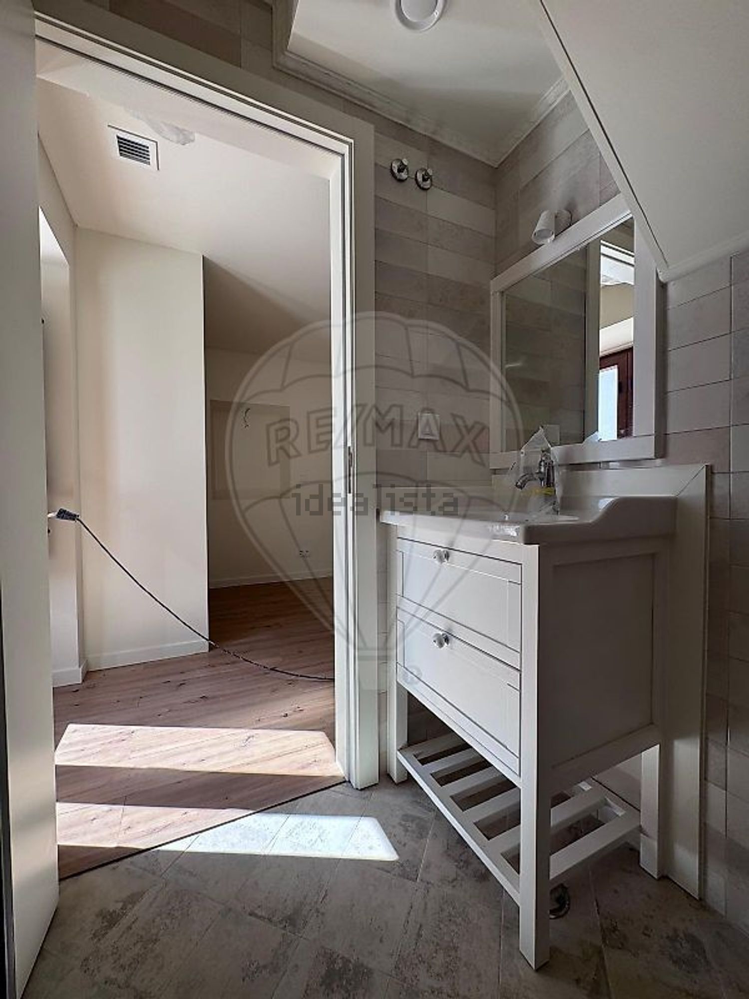 小楼房或独栋别墅出售在Rua da Ribeirinha - 试衣间