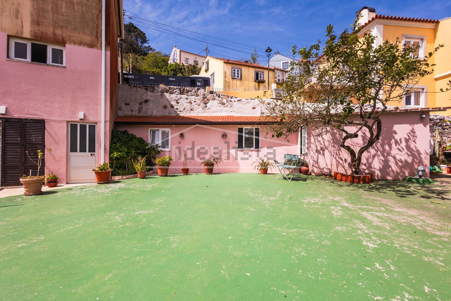 小楼房或独栋别墅出售在Rua Serpa Pinto - 外立面