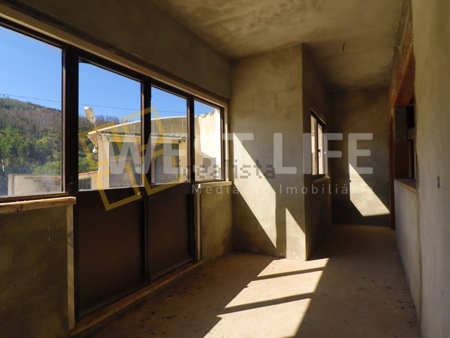 小楼房或独栋别墅出售在Venda do Pinheiro e Santo Estêvão das Galés - 过道