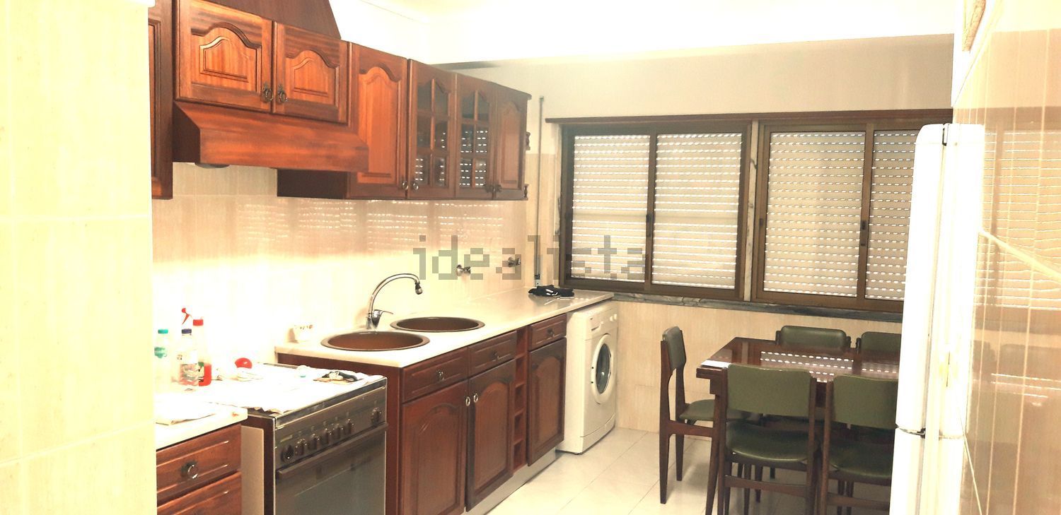 出租房间在Rua Ferreira de Castro, 9 - 厨房