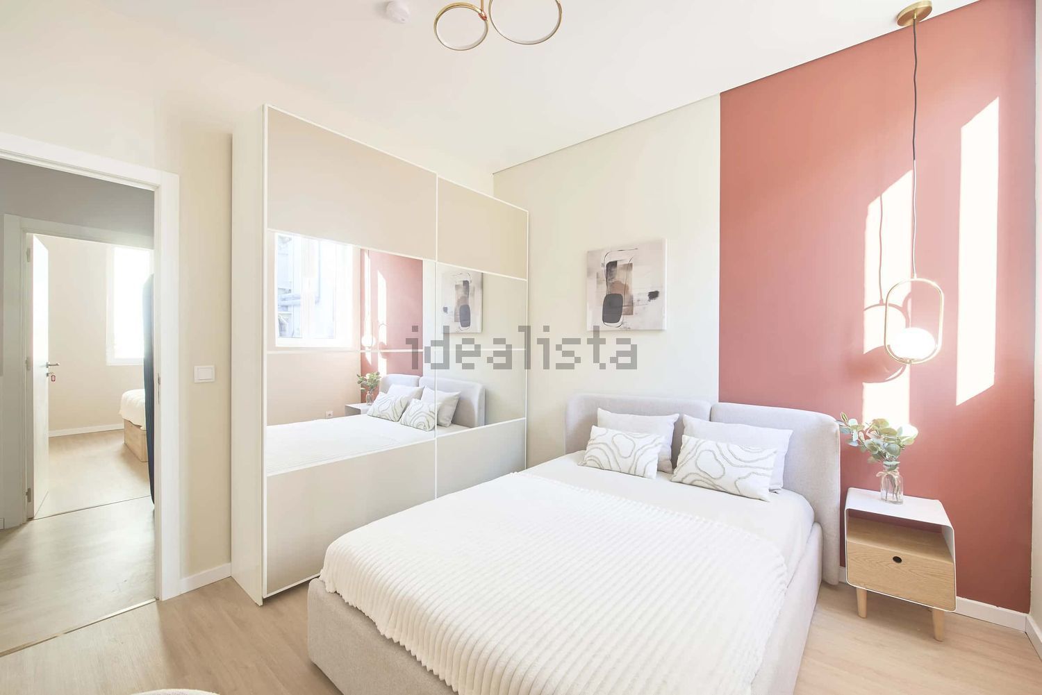 出租房间在Largo Vitorino Damásio, 2 - 卧室