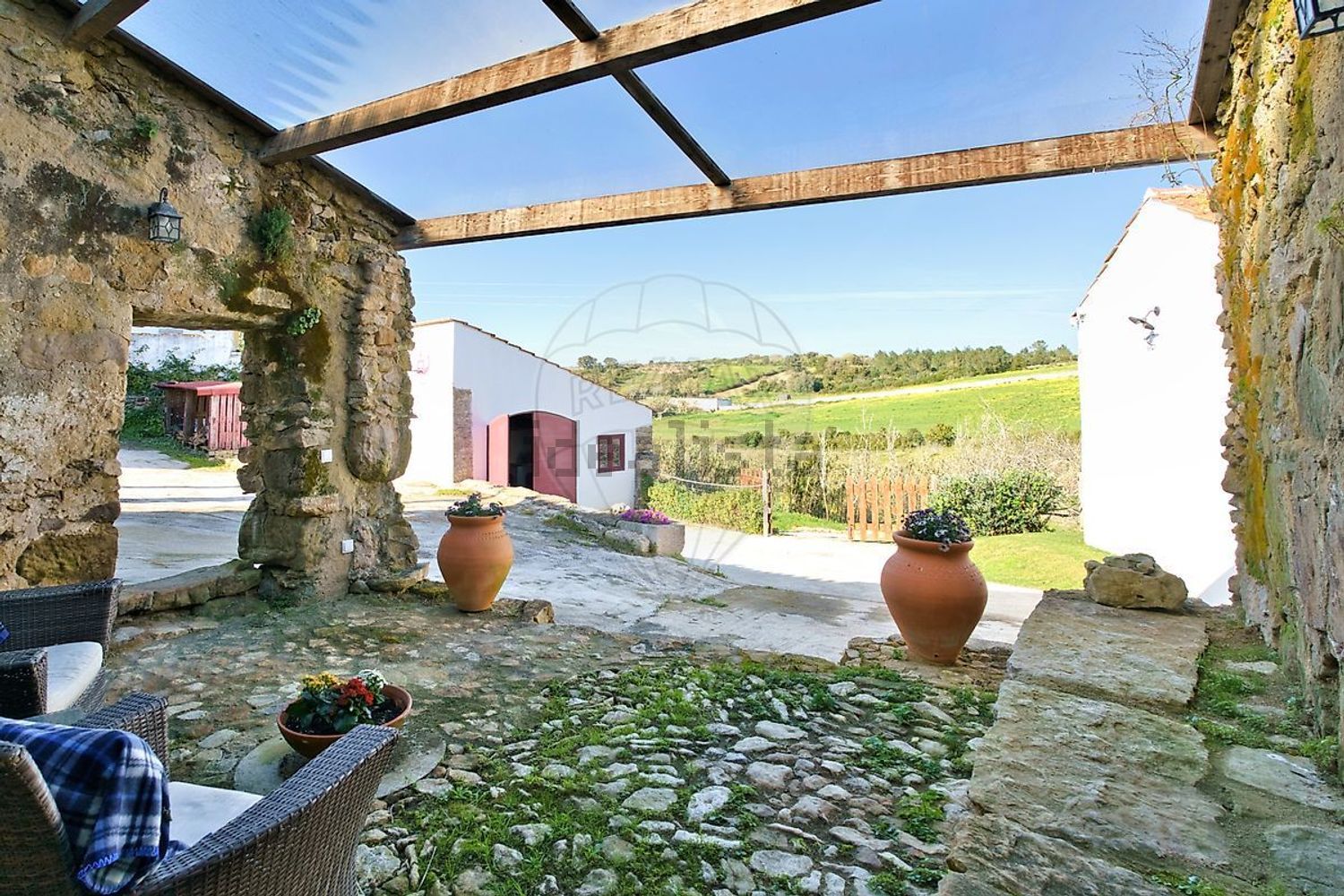 小楼房或独栋别墅出售在Rua da Liberdade - 外立面