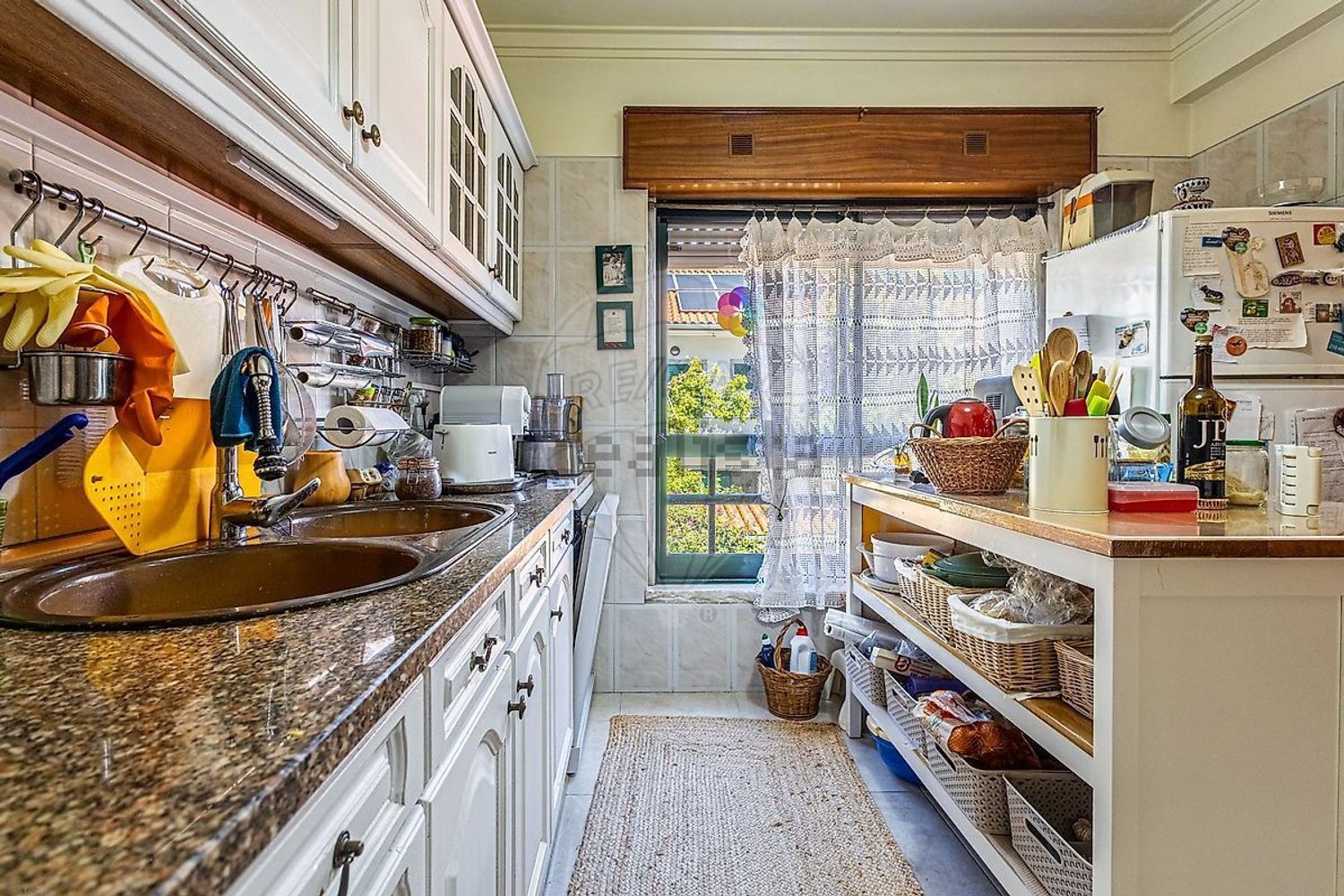 小楼房或独栋别墅出售在Estrada Sem Nome, 27 e 29 - 厨房