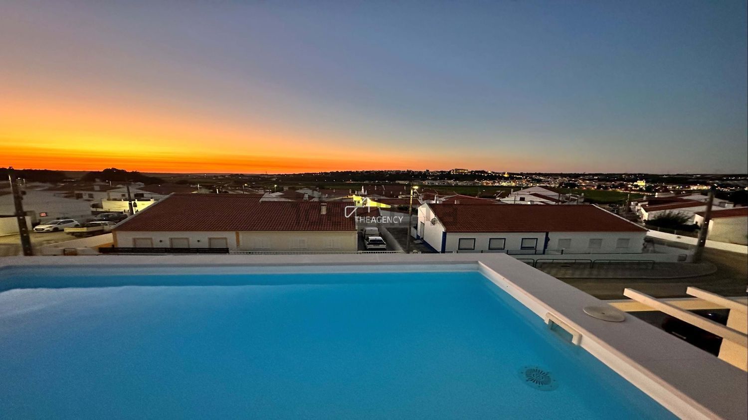 双拼别墅出售在Bairro da Quintinha - 游泳池