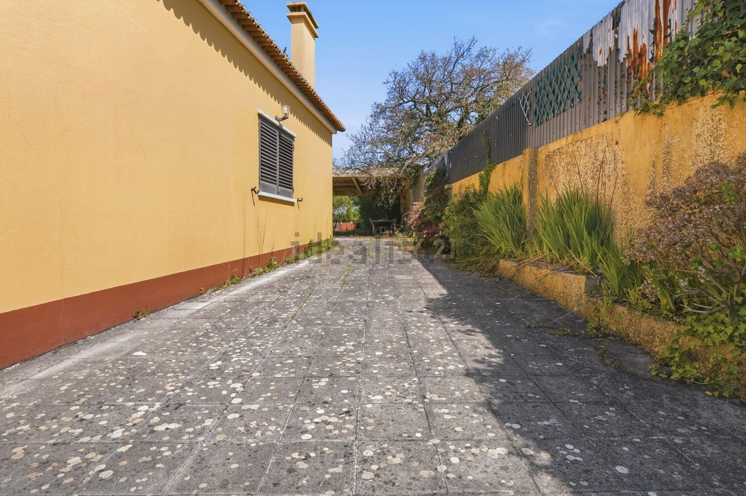 小楼房或独栋别墅出售在Rua do Bairro Novo - 外立面