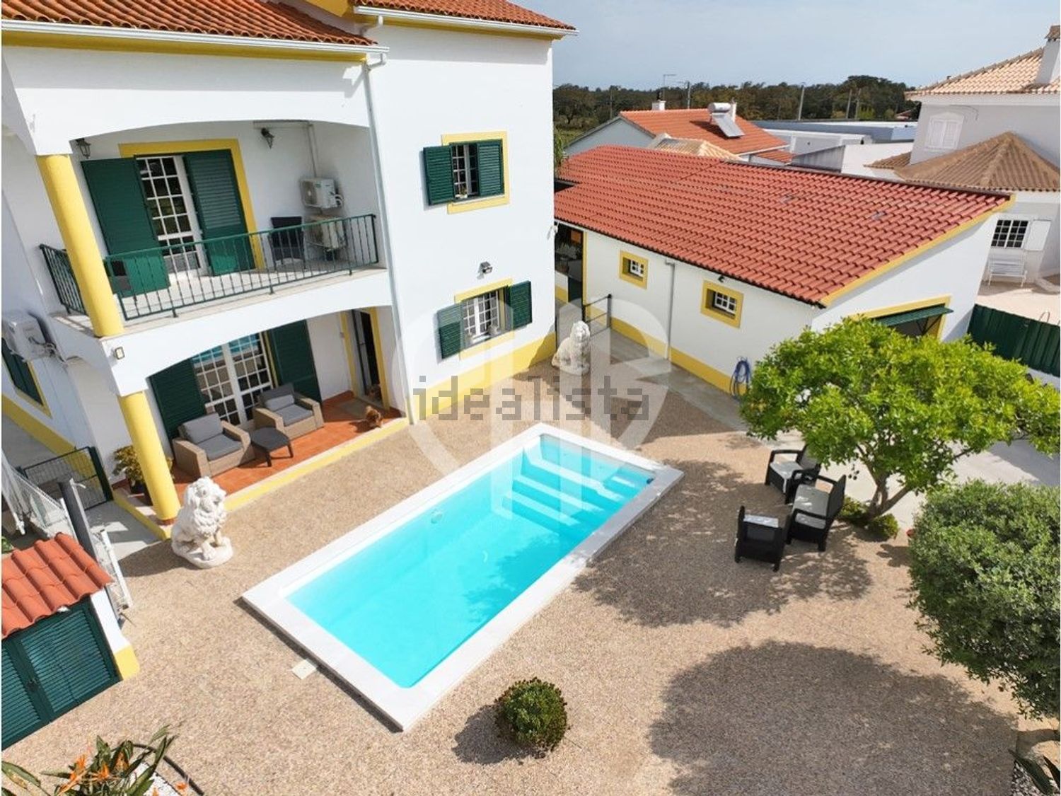 小楼房或独栋别墅出售Cm1029 - 游泳池