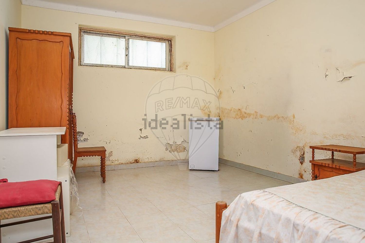 小楼房或独栋别墅出售在São Quintino - 卧室