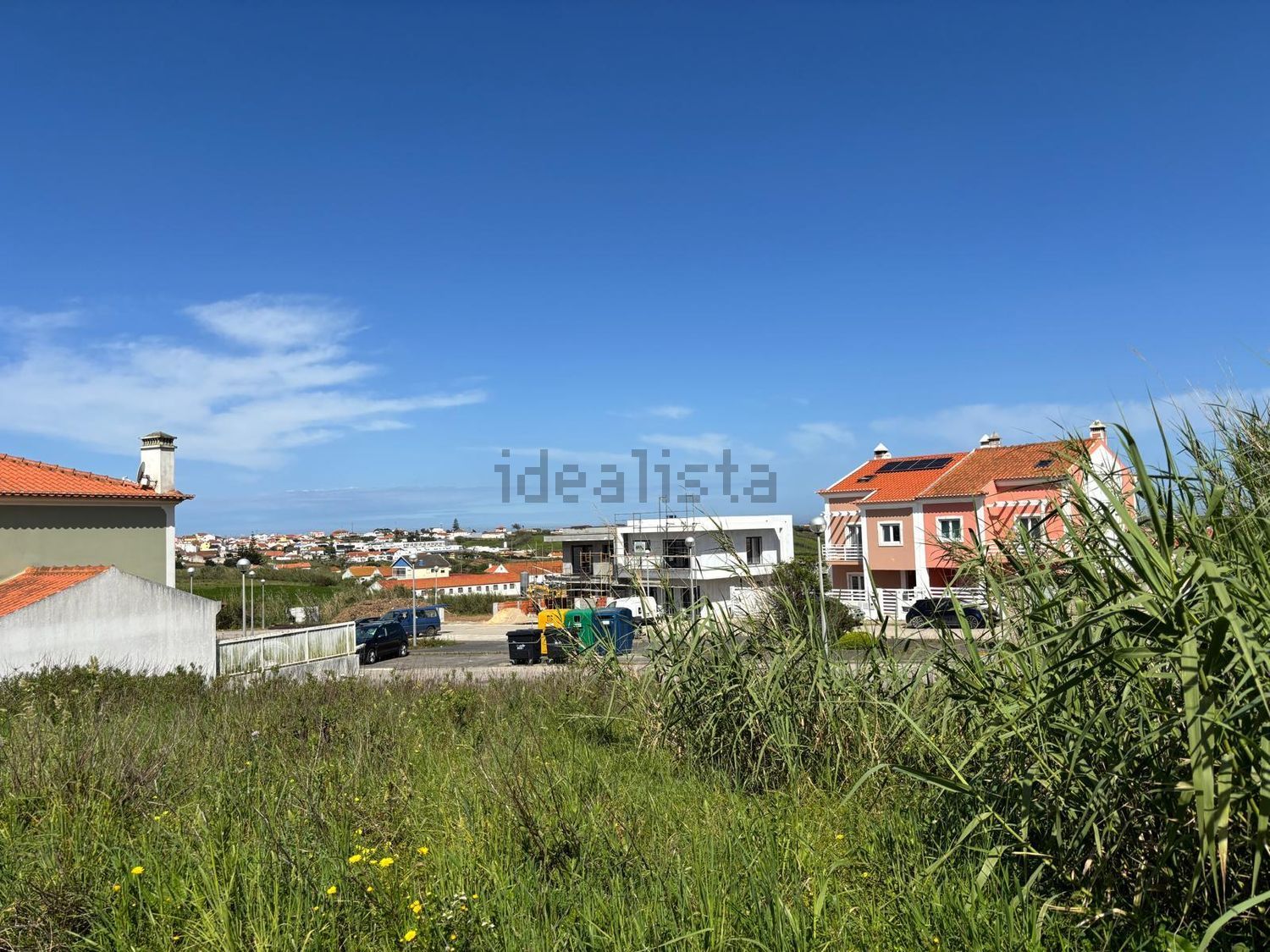 小楼房或独栋别墅出售在Rua Central - 花园