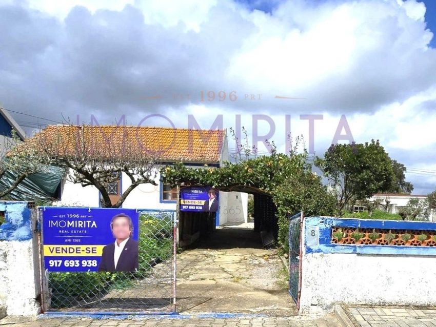 小楼房或独栋别墅出售在Rua do Chafariz