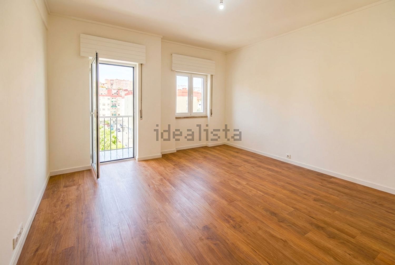 公寓 t3出售在Santo António dos Cavaleiros e Frielas - 居住