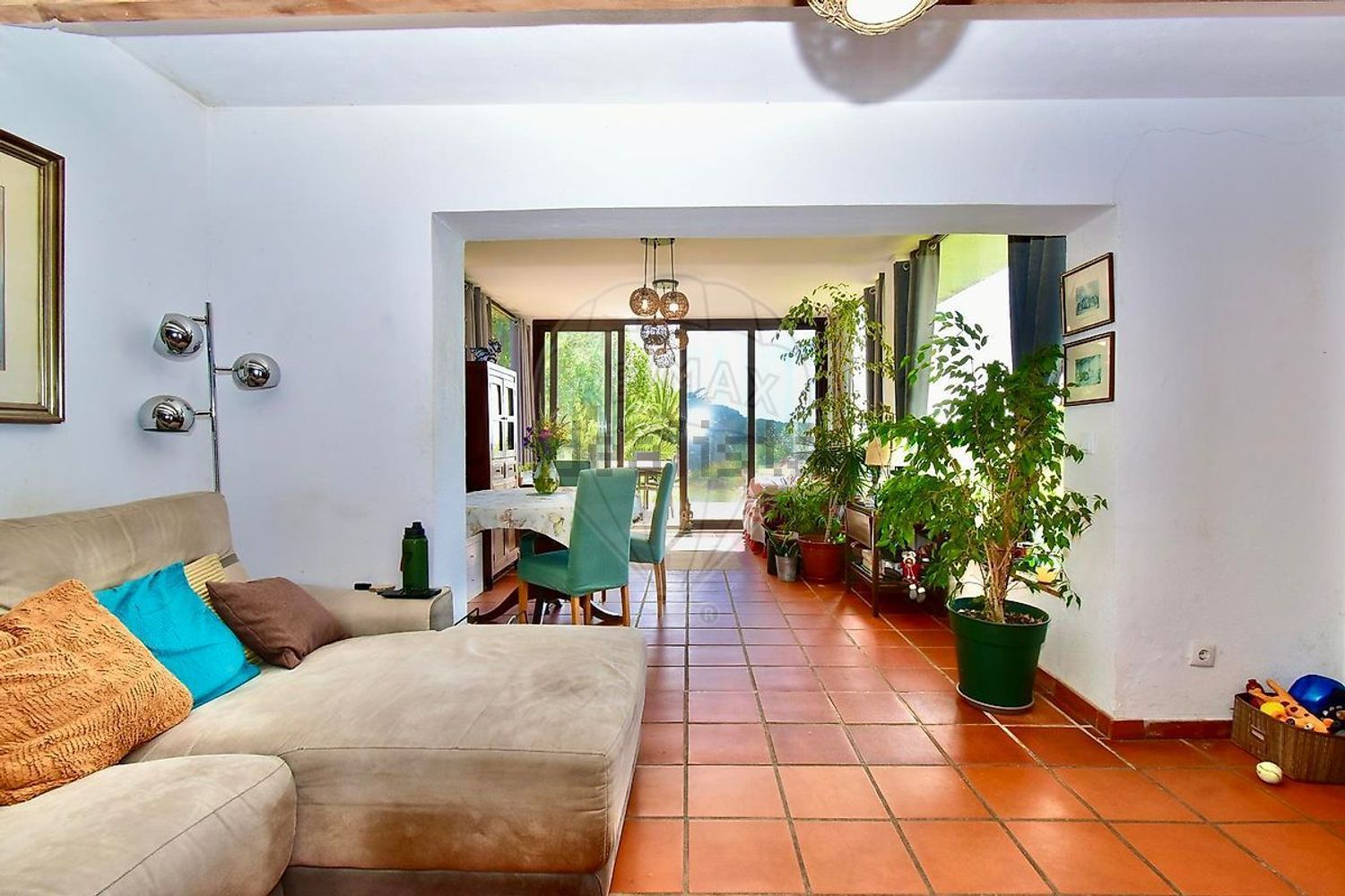 小楼房或独栋别墅出售在Rua Principal - 客厅