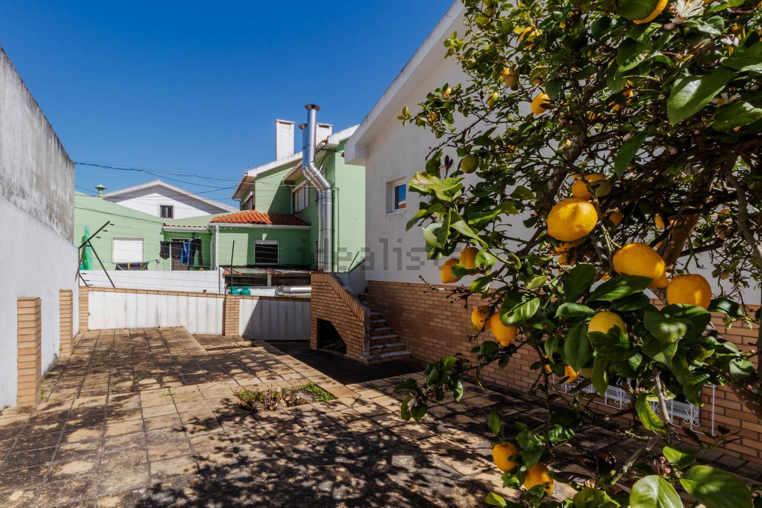 小楼房或独栋别墅出售在Rua Marechal Carmona - 外立面