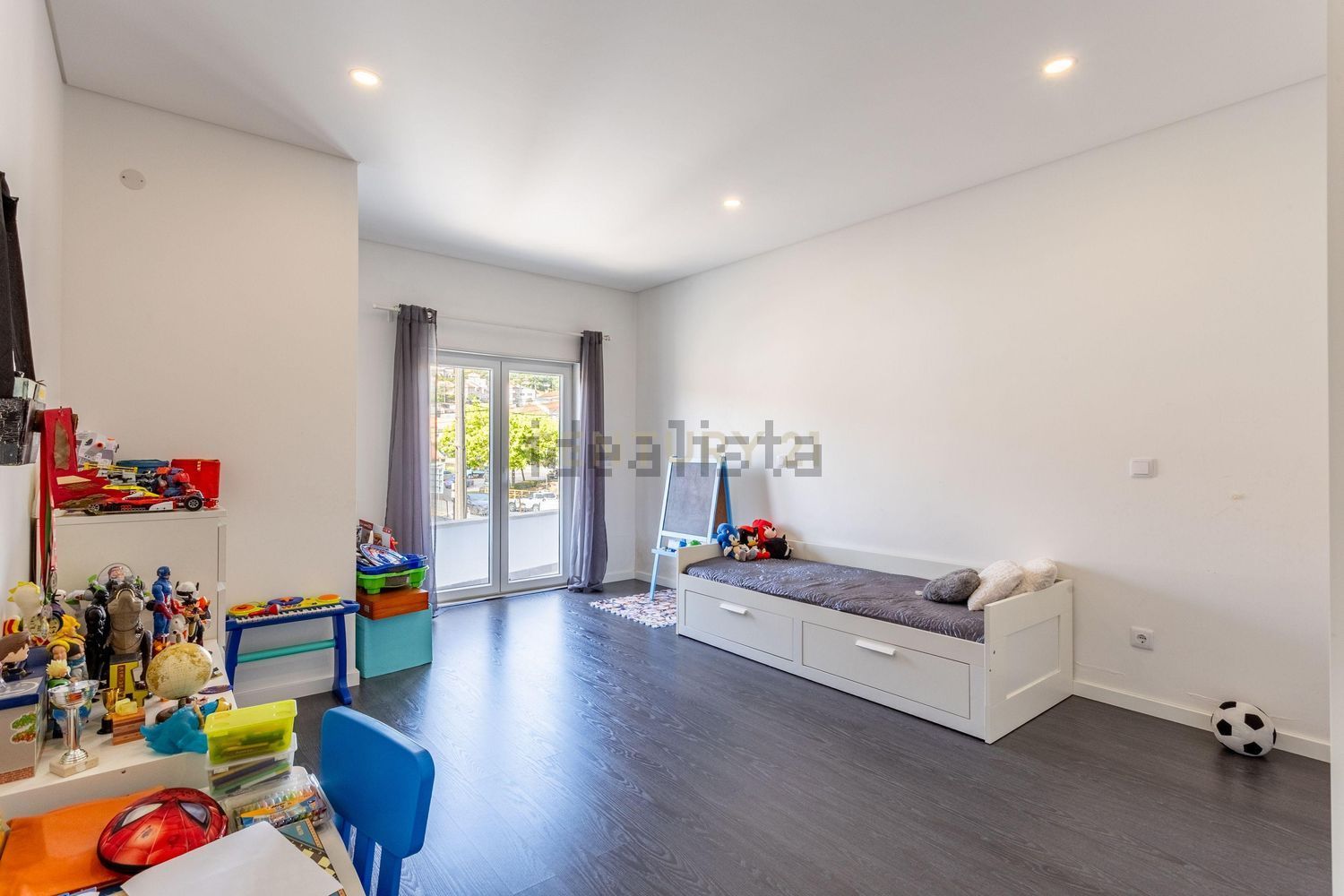 复式公寓出售在Rua Almirante Gago Coutinho, 118 - 卧室