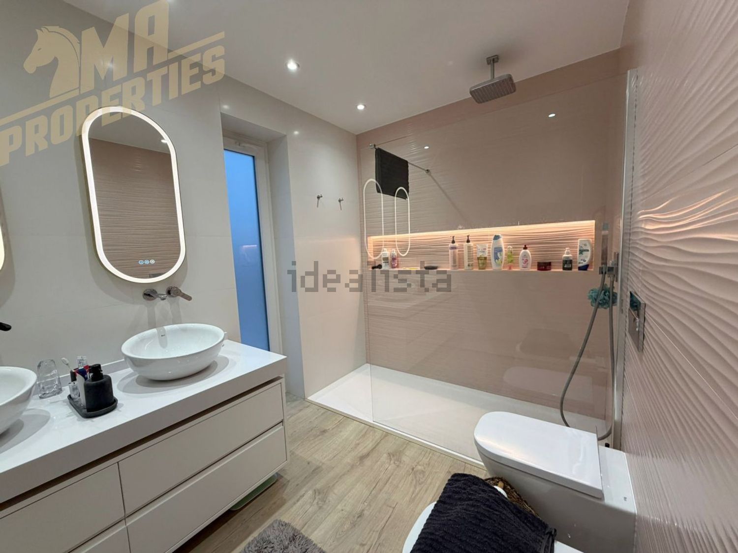 小楼房或独栋别墅出售在Rua da Mandinga, 20 - 卫生间