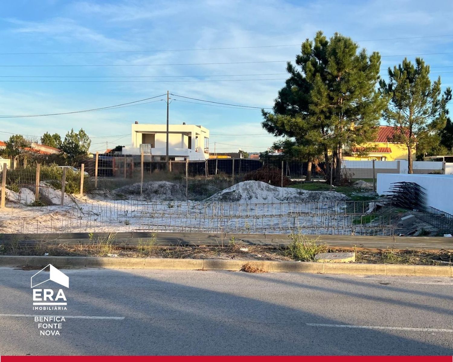 小楼房或独栋别墅出售在Avenida 5 de Outubro - 外立面