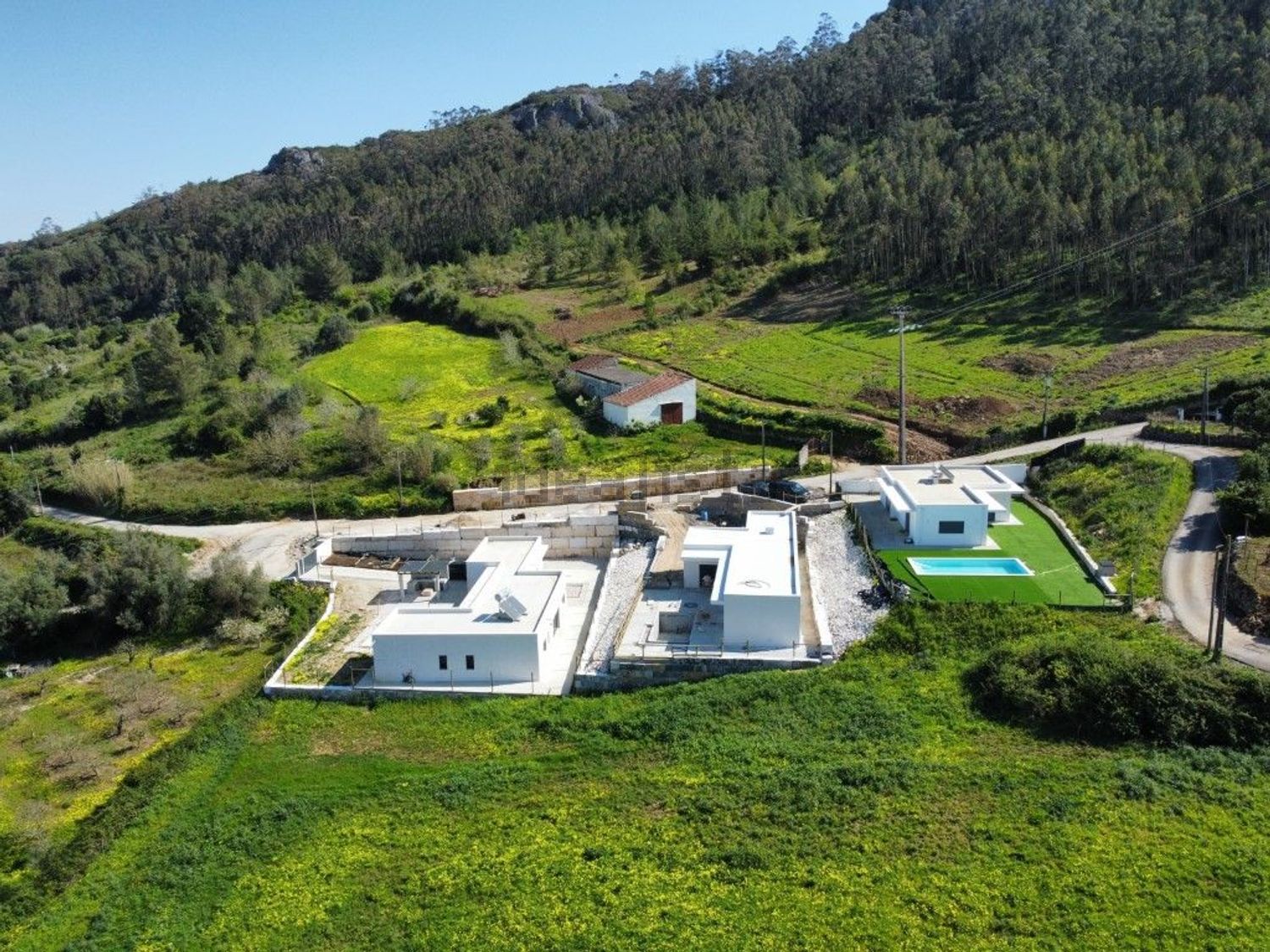 小楼房或独栋别墅出售在Lamas e Cercal - 游泳池