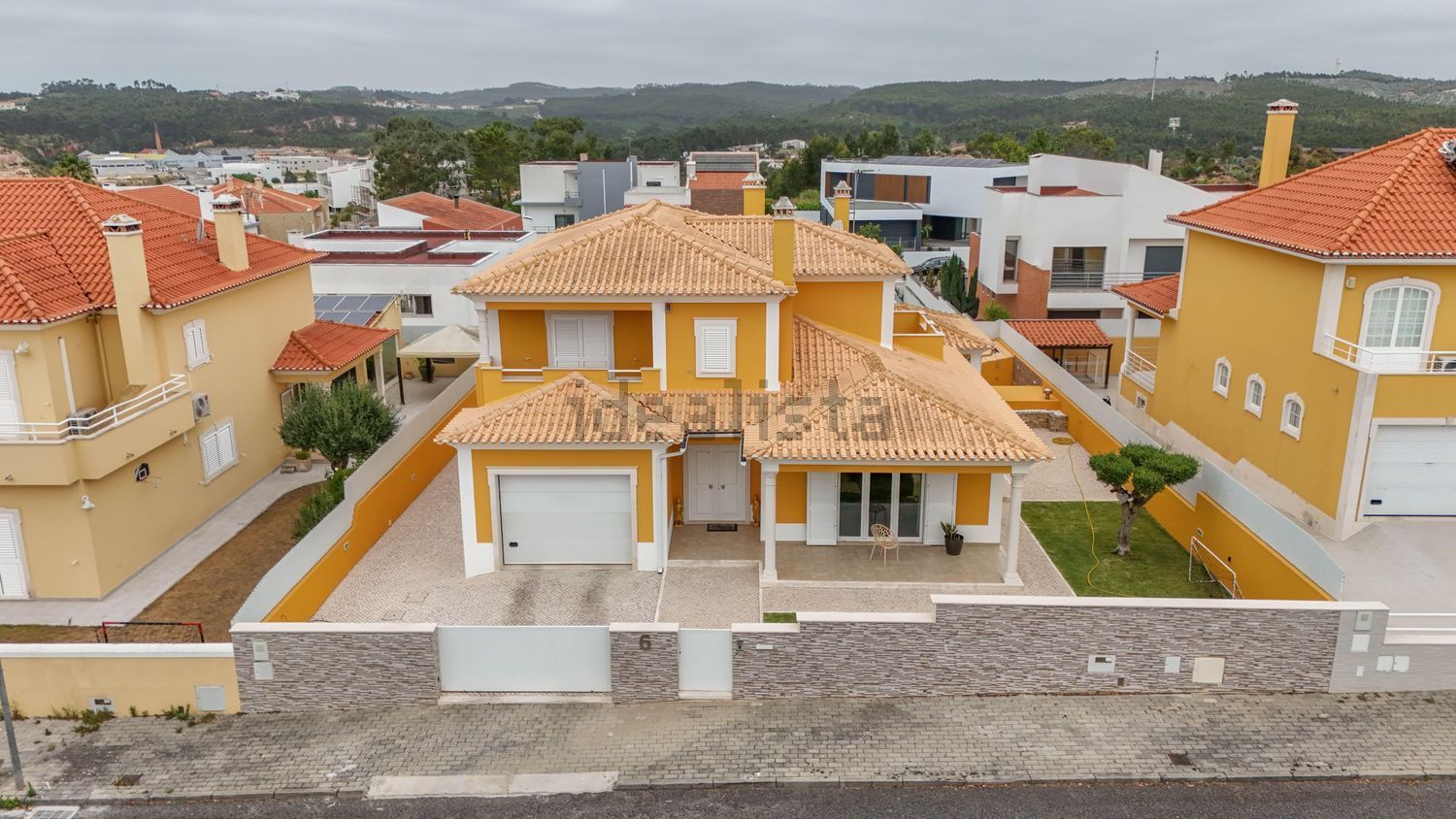 小楼房或独栋别墅出售在Rua Joane Mendes Botelho - 外立面