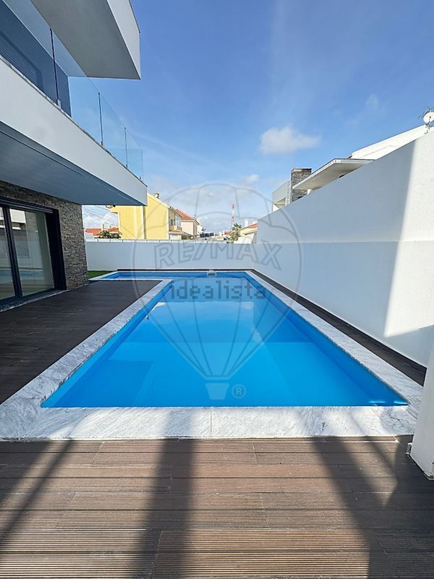 小楼房或独栋别墅出售在Alameda Miguel Torga - 游泳池