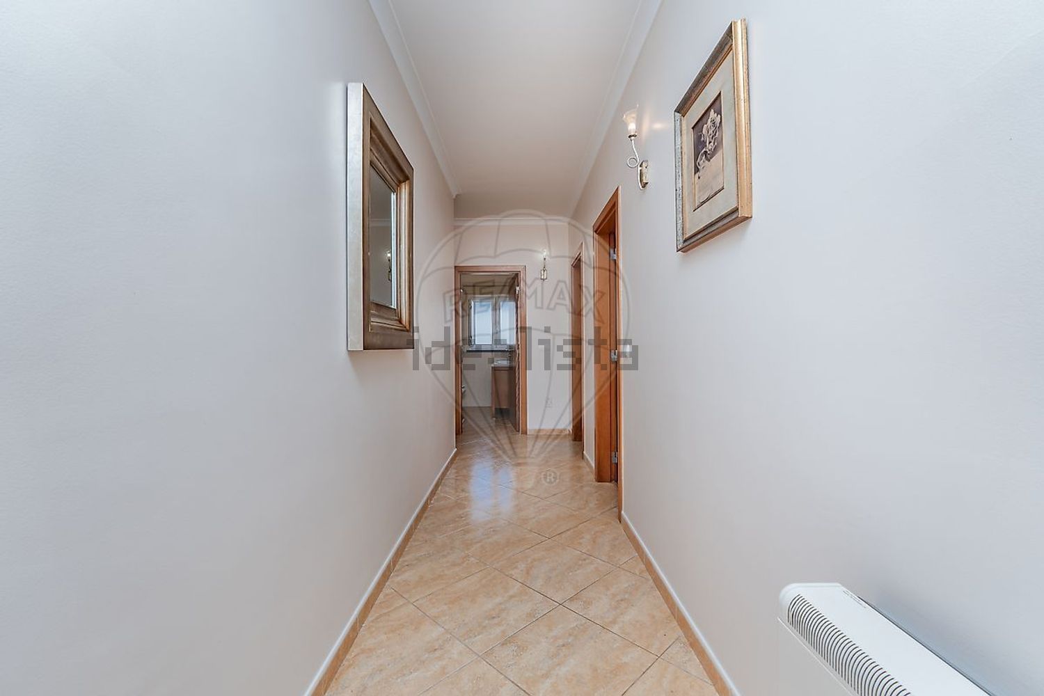 小楼房或独栋别墅出售在Rua do Rosmaninho - 过道