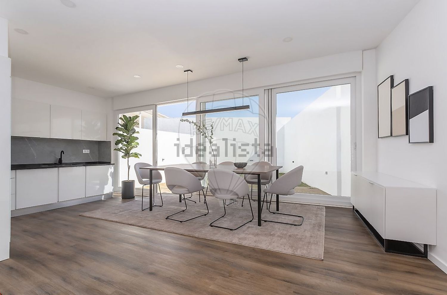 小楼房或独栋别墅出售在Praceta José Escada - 客厅