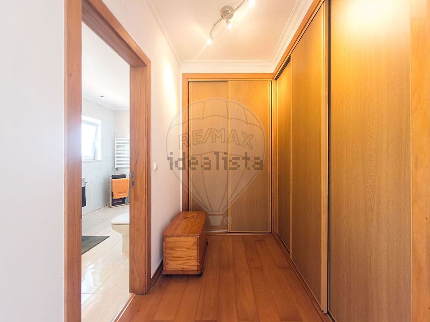 小楼房或独栋别墅出售在Rua Fernando Piteira Santos - 过道