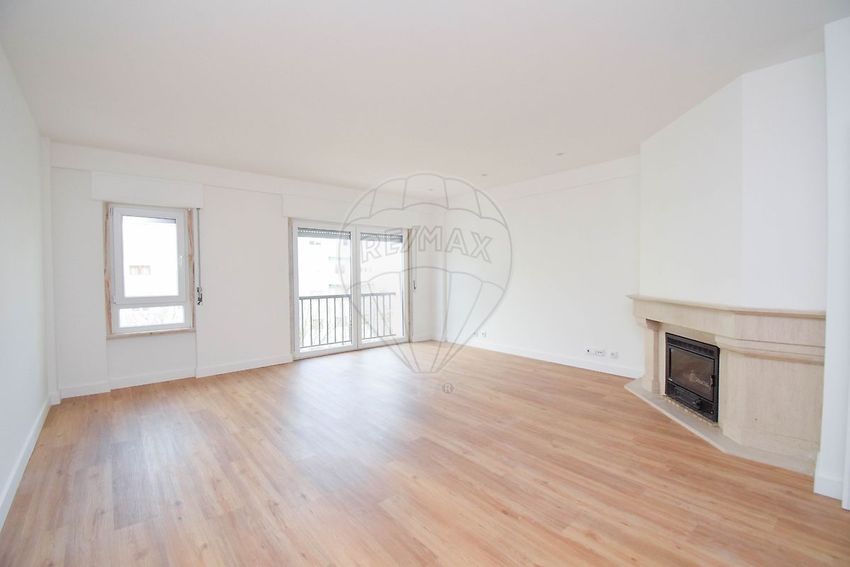 公寓 t3出售在Rua Anjos Teixeira