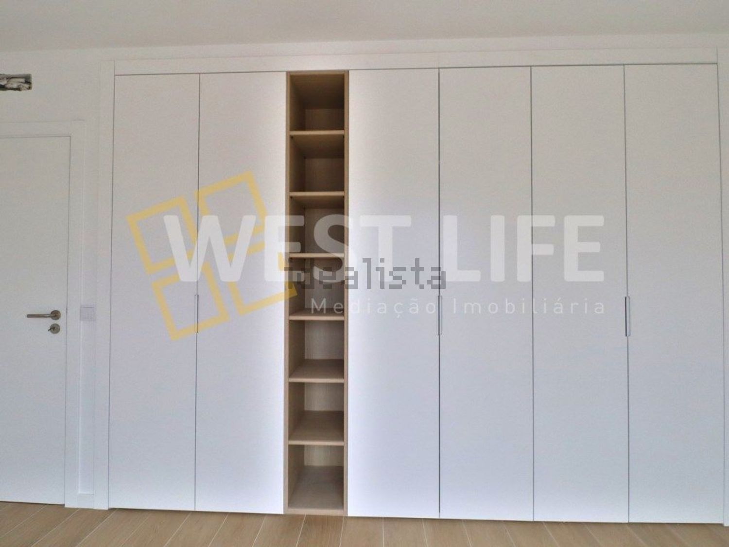 小楼房或独栋别墅出售在Centro - 试衣间