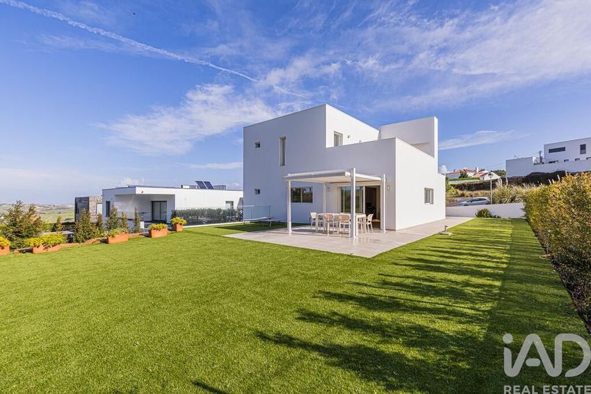 小楼房或独栋别墅出售在Santo Isidoro