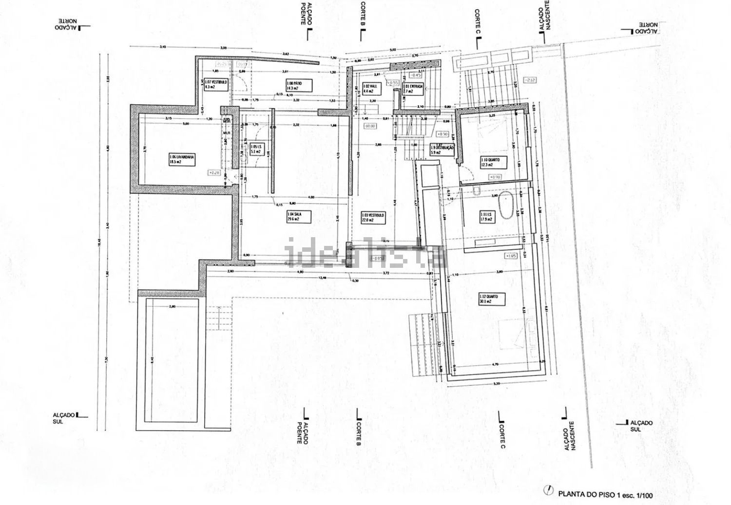 小楼房或独栋别墅出售在Avenida Marechal Carmona, 631 - 平面图