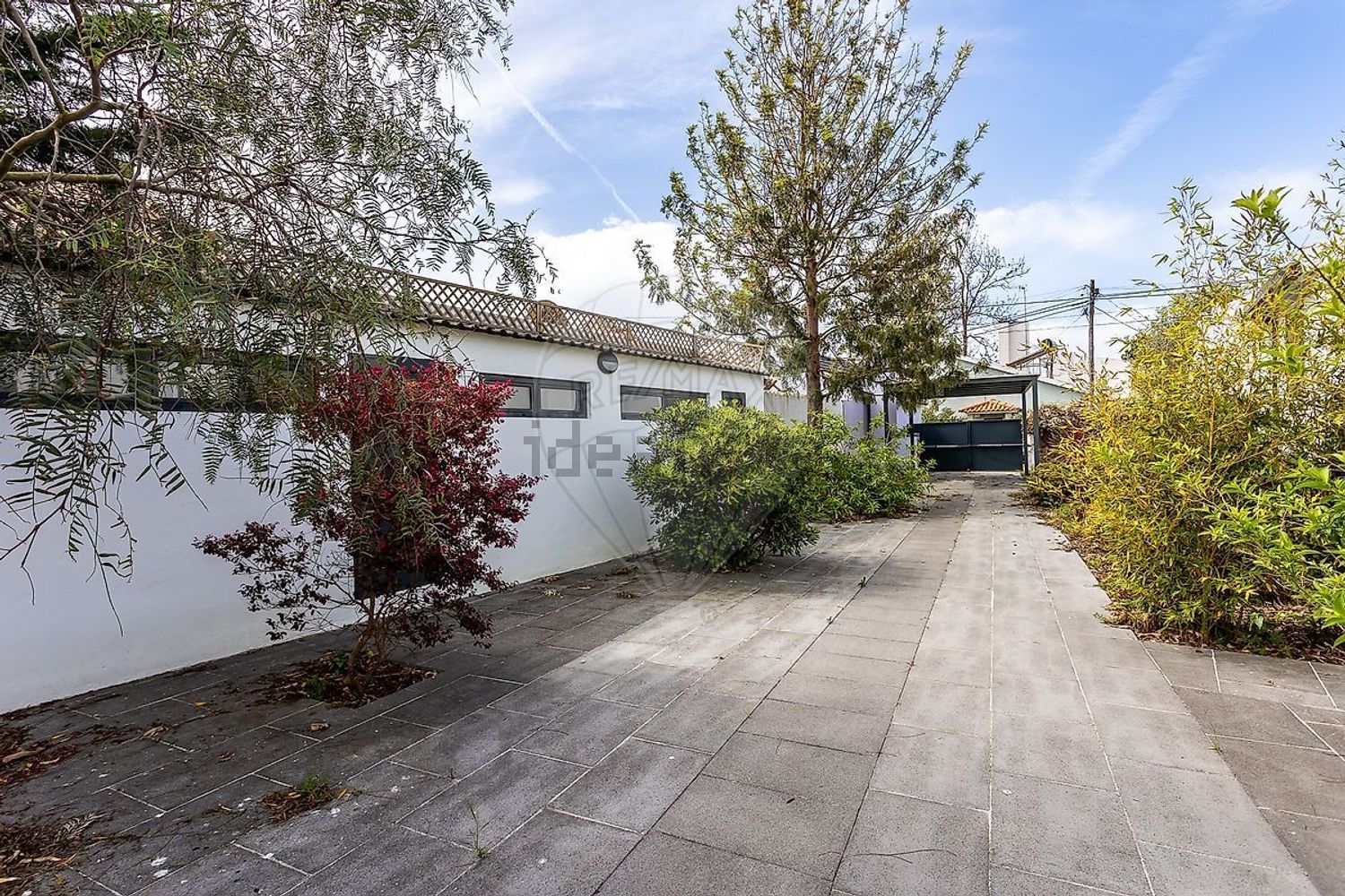 小楼房或独栋别墅出售在Rua Central - 外立面