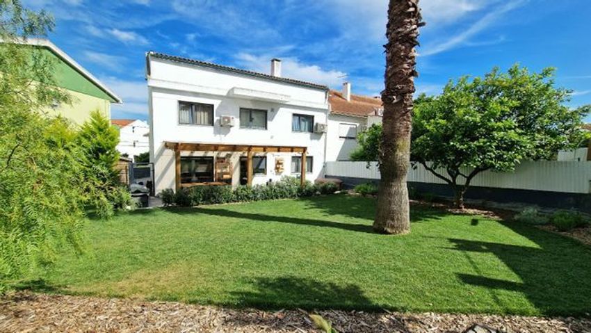 联排别墅出售在Rua da Madressilva