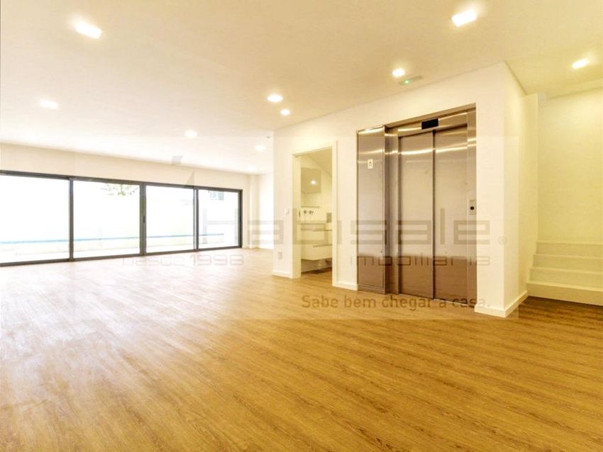 小楼房或独栋别墅出售在Rua Vieira da Silva