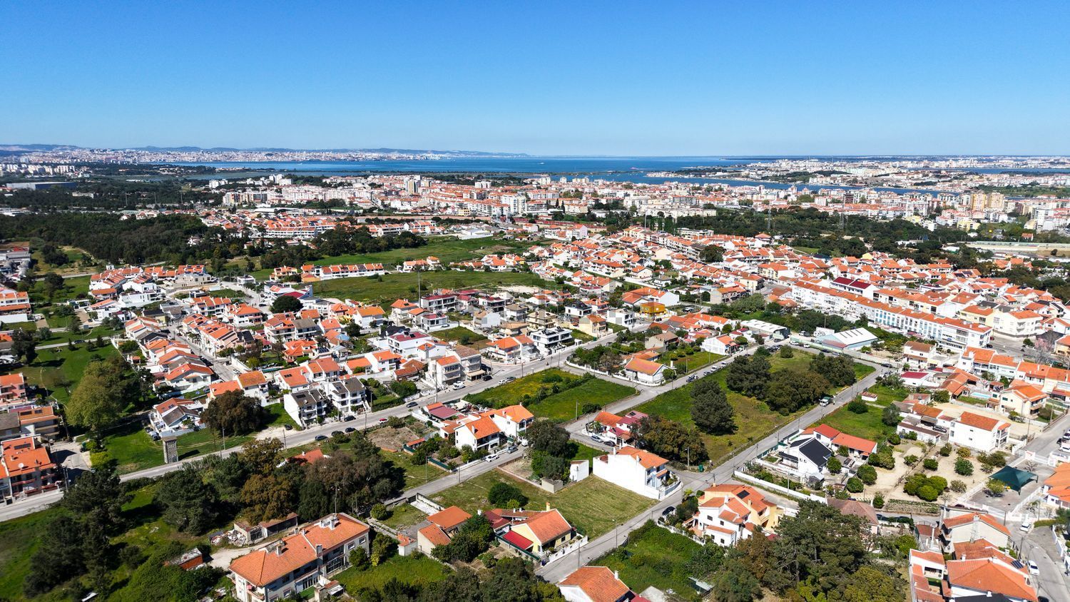 双拼别墅出售在Rua António Sérgio - 视线