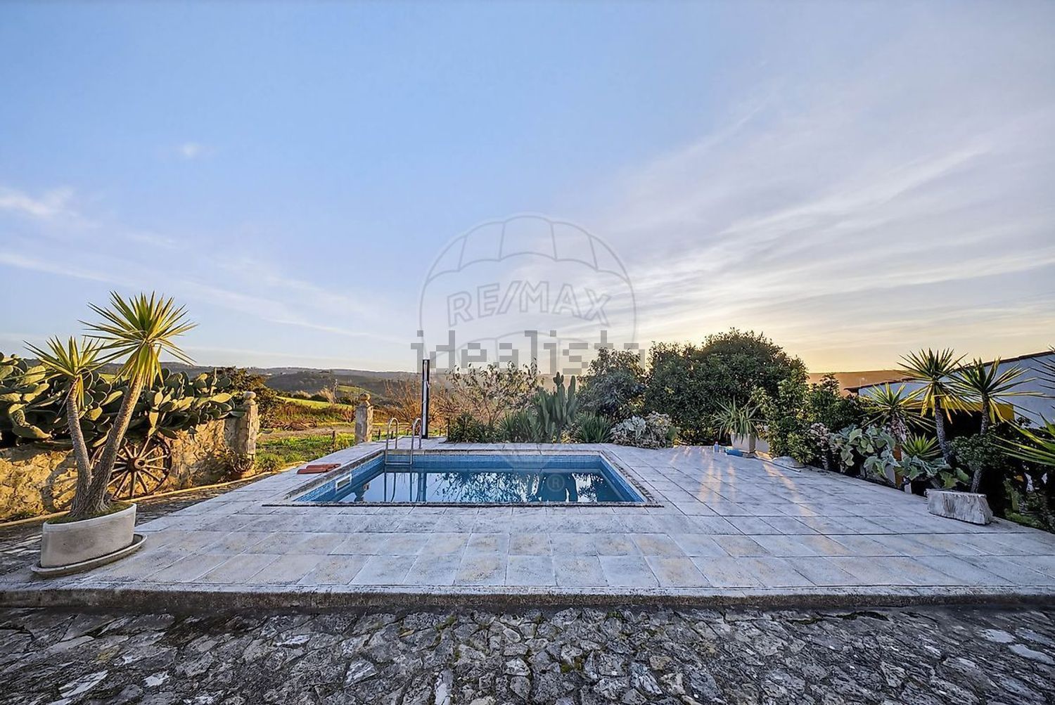 小楼房或独栋别墅出售在Rua Estreita - 游泳池