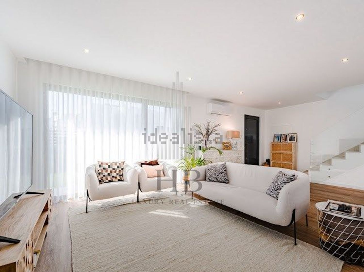 小楼房或独栋别墅出售magoito - 客厅